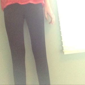 A cute pair of crop leggings.